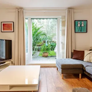 Charming 2-bed Garden Flat London